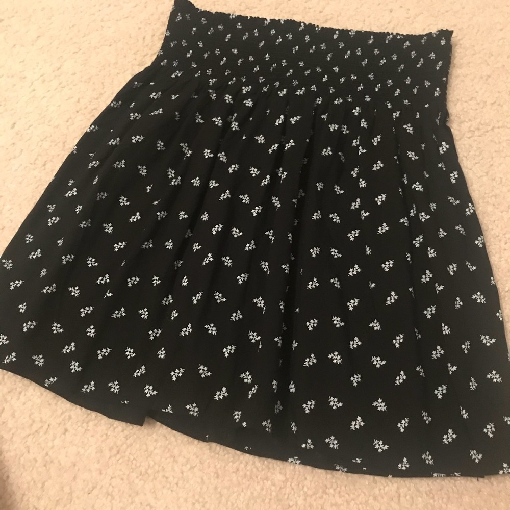 mossimo black skirt with flowers NEVER WORN